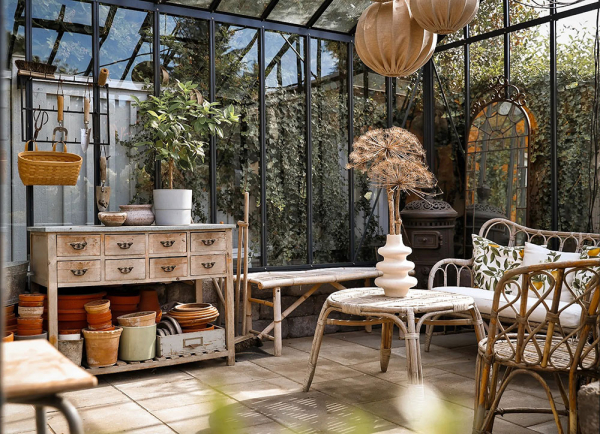 Уютный загородный дом с обилием декора в Швеции