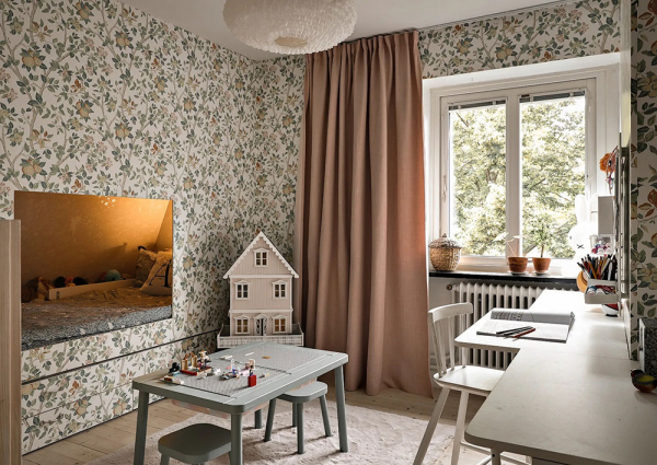 Уютный загородный дом с обилием декора в Швеции