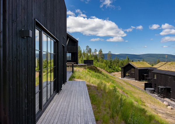 Второй свет и огромные видовые окна: апартаменты на горнолыжном курорте в Швеции
