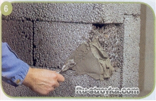 Как выровнять стену, выполненную из разнородных материалов.