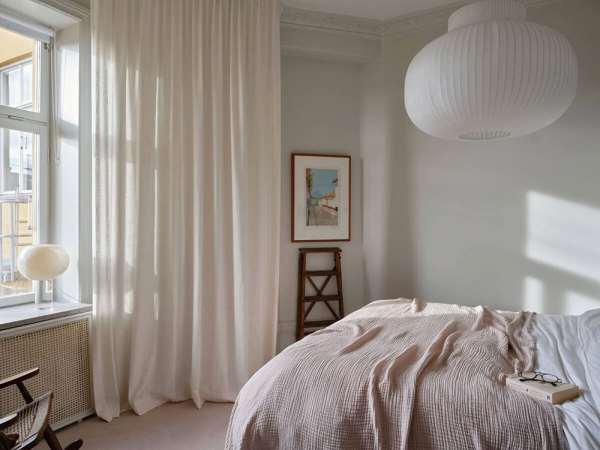 Комнаты неправильных форм и мансардная спальня: необычная квартира в Стокгольме