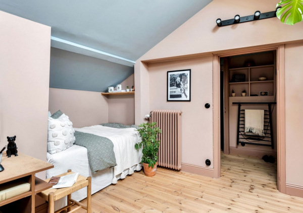 Интересные пастельные оттенки в дизайне необычной квартиры в Швеции