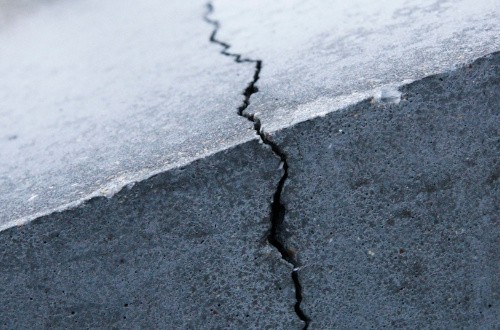 Замерз бетон: критические условия для работ и последствия