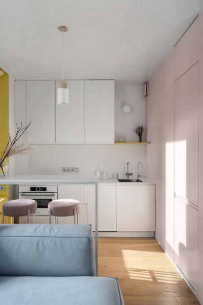 Розовый, голубой, желтый: маленькая квартира в Киеве с пастельными акцентами (32 кв. м)