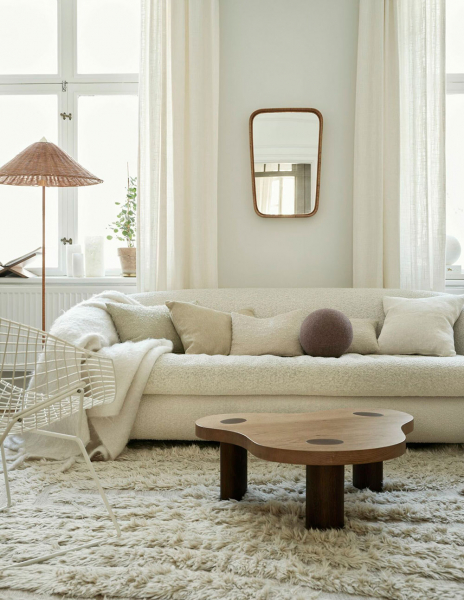 Мягкие молочные оттенки в дизайне элегантной квартиры в Стокгольме