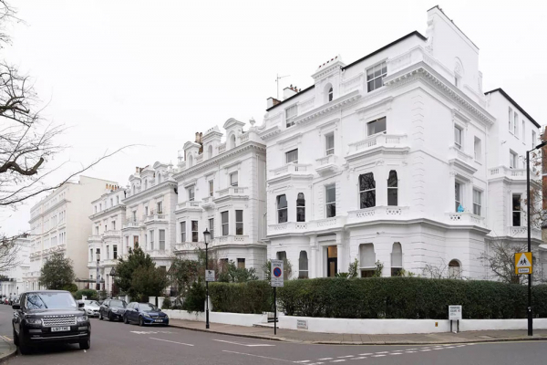 Эффектные контрасты и винтажные детали: красивый дом в Лондоне