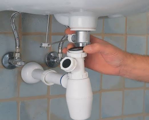 Как устранить запах канализации в ванной: 6 способов избавиться от беды