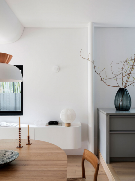 Светлый современный дизайн с яркими контрастами в Сиднее