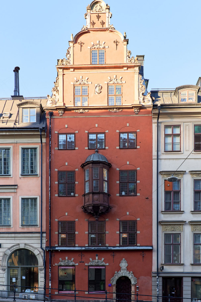 Кофейные стены и уютный скандинавский декор: квартира в Стокгольме