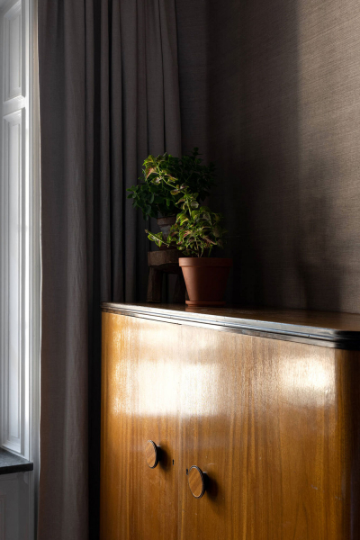 Дизайнерская мебель и современное искусство: светлая квартира в Стокгольме
