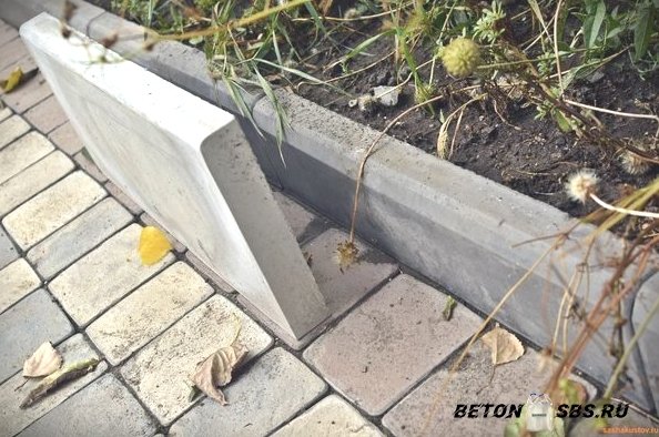 Как верно избрать бетонный садовый бордюр