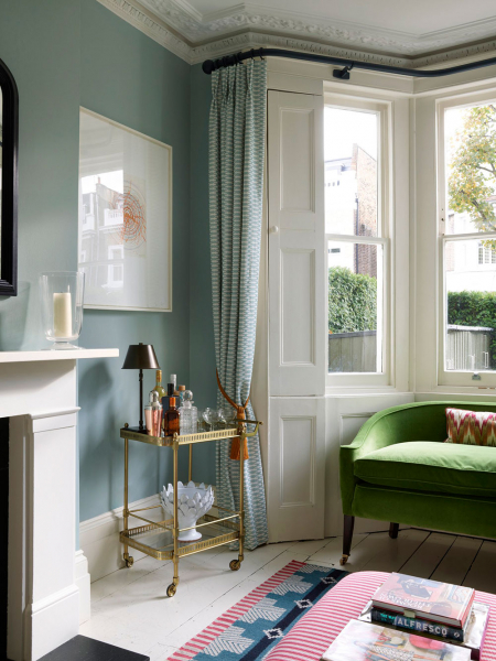 Красивые пастельные оттенки и эркер: небольшой дом для семьи в Лондоне