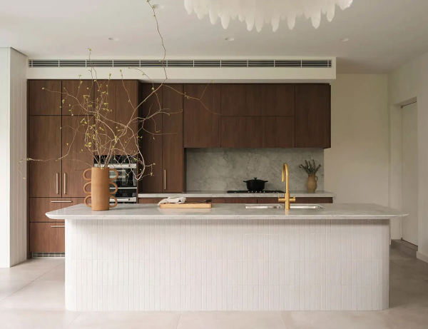 Мягкий минимализм в дизайне дома для молодой семьи в Сиднее