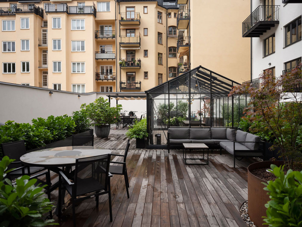 Стильный современный дизайн двухэтажной квартиры в Стокгольме