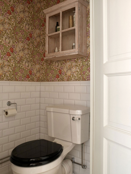 Нотки кантри и цветочные обои в дизайне уютной шведской квартиры (83 кв. м)
