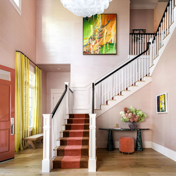 Буйство красок в интерьерах дома известного агента по недвижимости в Калифорнии