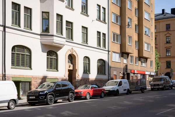 Воздушно-белый интерьер крошечной квартиры в Швеции (18 кв. м)
