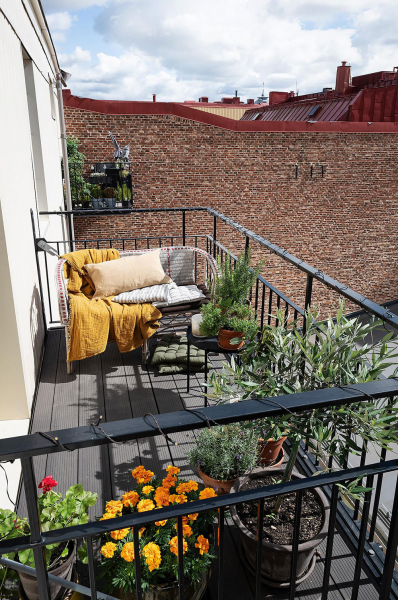 Открытая планировка и живые растения: квартира с лепниной в Гетеборге