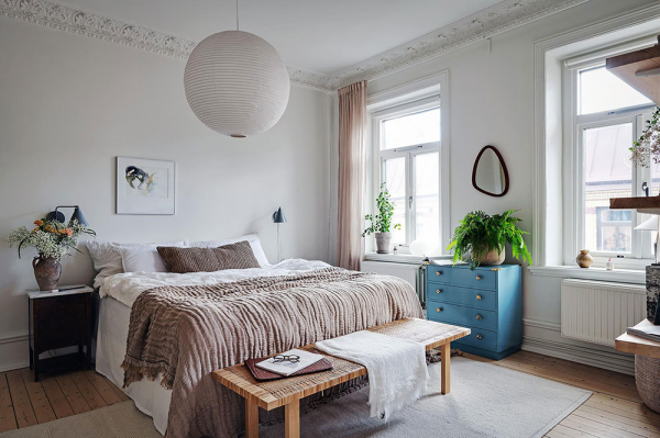 Открытая планировка и живые растения: квартира с лепниной в Гетеборге