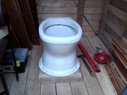 Дачный унитаз: обзор видов садовых моделей для дачного туалета и особенностей их установки