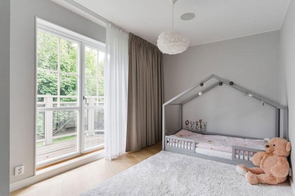 Большие окна и элегантный современный дизайн: вилла в пригороде Стокгольма