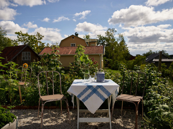Традиционная шведская дача с современной пристройкой