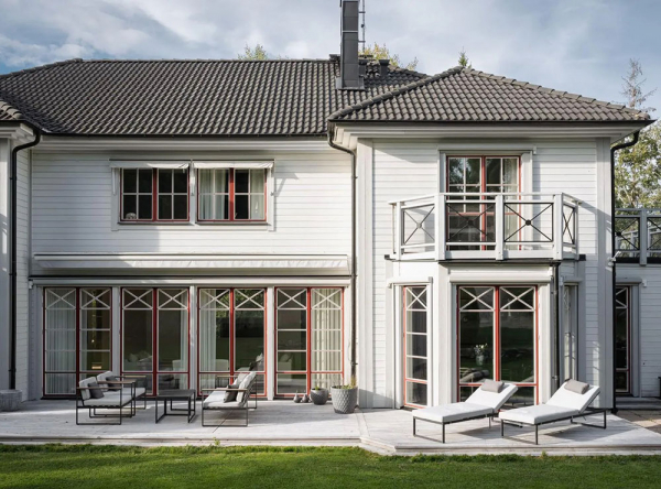 Большие окна и элегантный современный дизайн: вилла в пригороде Стокгольма