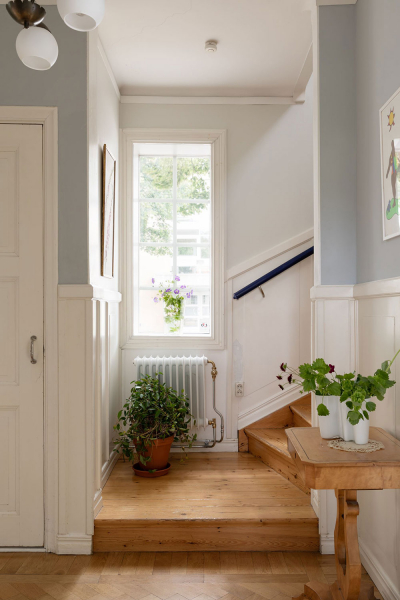Красивый сельский домик в Швеции с нежно-голубым фасадом
