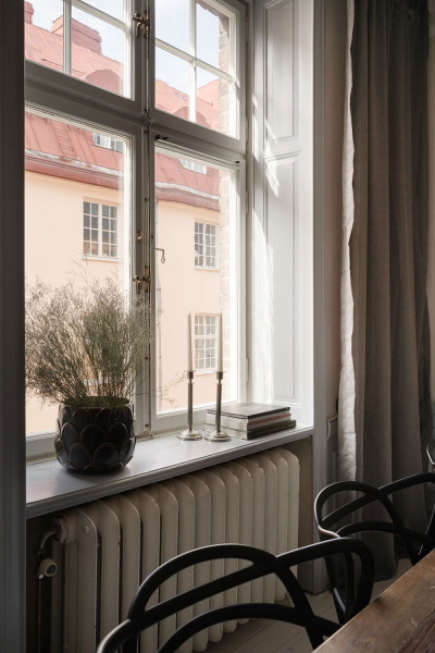 Стильные цветовые контрасты квартиры в Стокгольме (76 кв. м)
