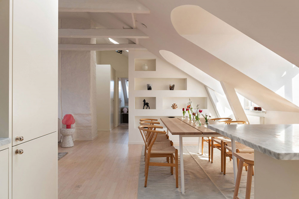 Летние акценты в декоре светлой мансардной квартиры в Стокгольме (70 кв. м)