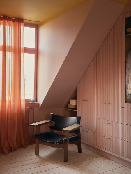 Праздник цвета в датской квартире творческой пары