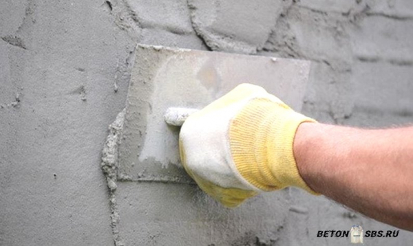 Оштукатуривание стенки цементным веществом
