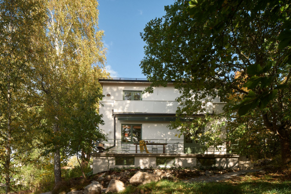 Дом на природе в Швеции с уютными минималистичными интерьерами