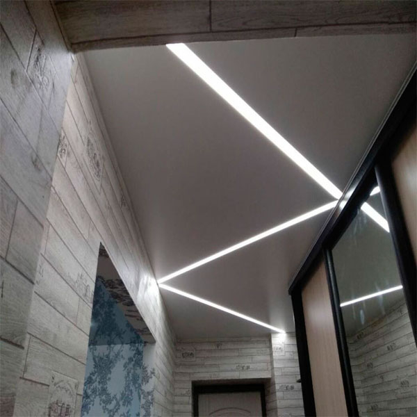 Световые линии на натяжном потолке как элемент дизайна