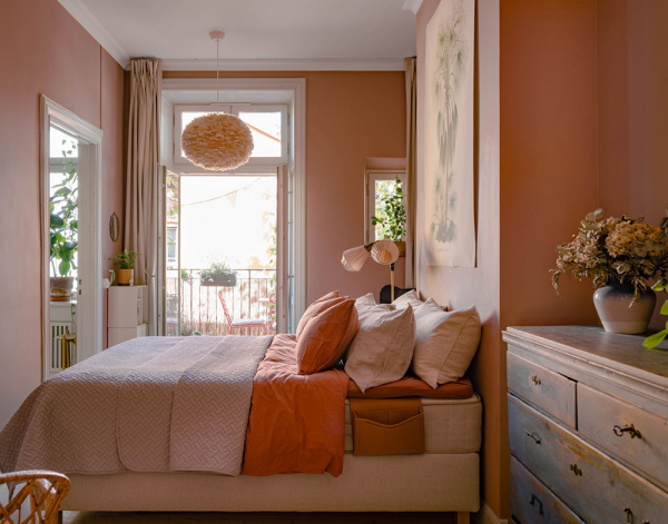 Атмосферная гостиная и розовая спальня: квартира в Стокгольме (83 кв. м)