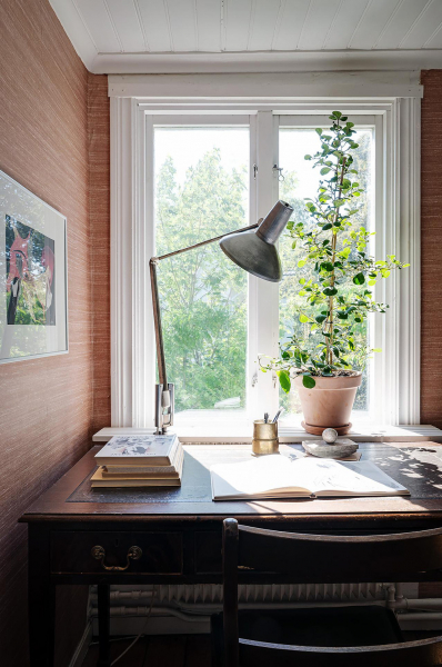 Яркие интерьеры шведской дачи с летними акцентами в декоре