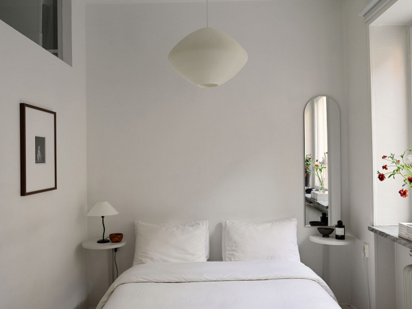Мягкий минимализм и стеклянная перегородка: маленькая квартира в Стокгольме (39 кв. м)